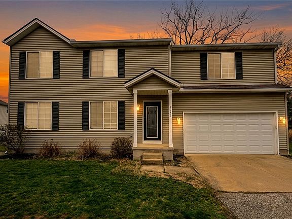 2nd image of 1083 Reeves Ct