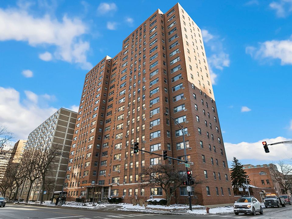 1st image of 2909 N Sheridan Rd APT 802