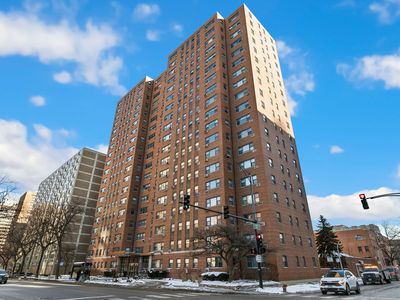2909 N Sheridan Rd APT 802, Chicago, IL, 60657