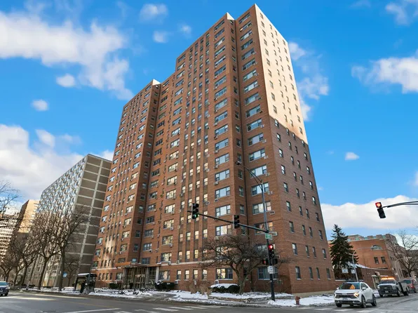 2909 N Sheridan Rd APT 802, Chicago, IL 60657