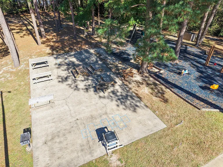110 Lords Cir — Photo 31