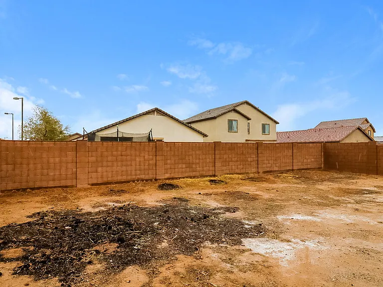 25446 W Carson Dr — Photo 16