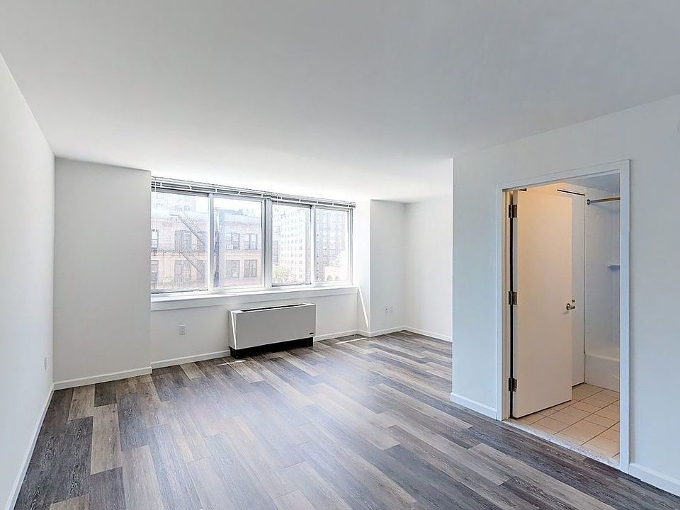 1st image of 229 Chrystie St APT 832