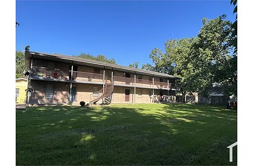 1842 Thompson St Photo 1