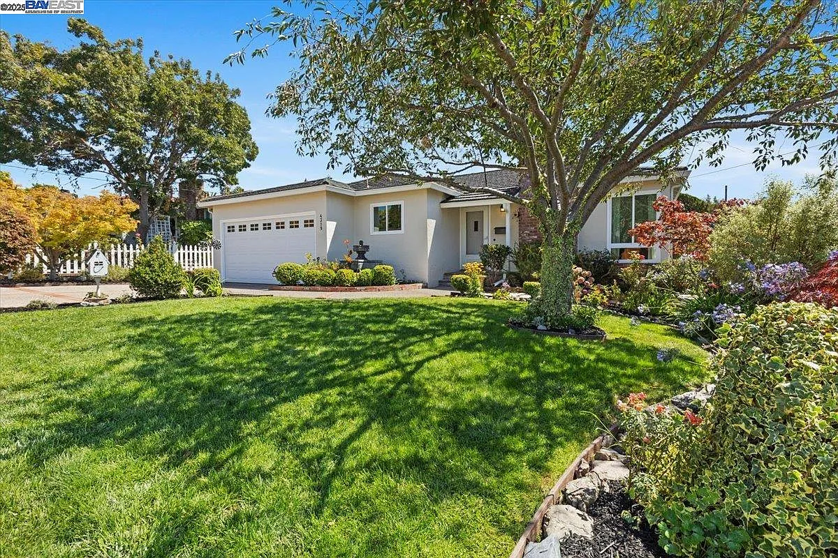 4319 Shamrock Way photo 1
