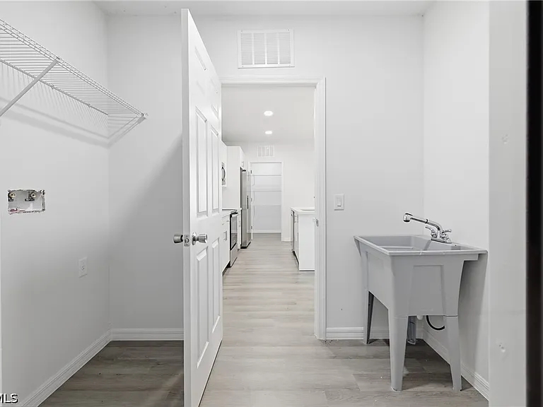 1406 Ford Cir — Photo 27