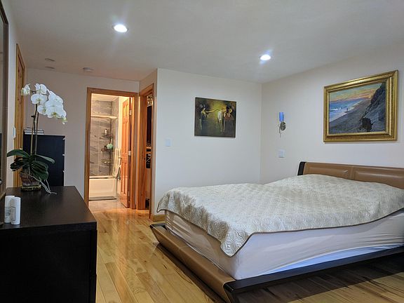 Master Bedroom / Suite