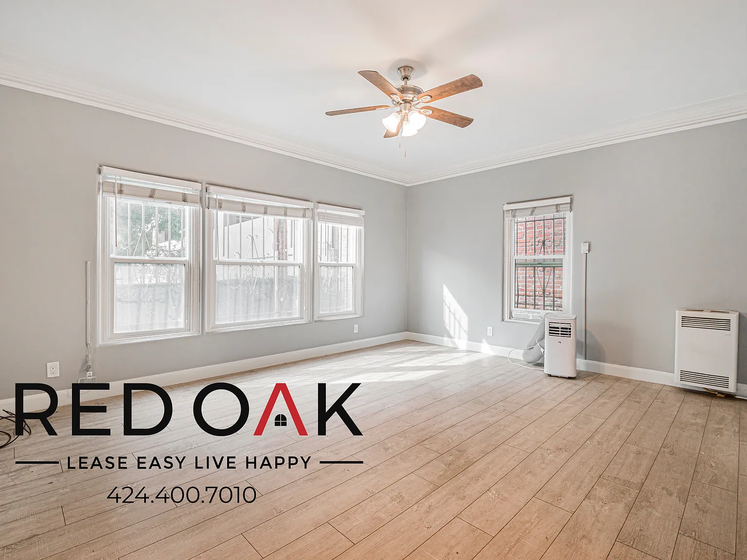 Stunning Studio with Natural Light , Ample Storage Space, and On-Site Laundry ~ In Vibrant Koreat... — Photo 3
