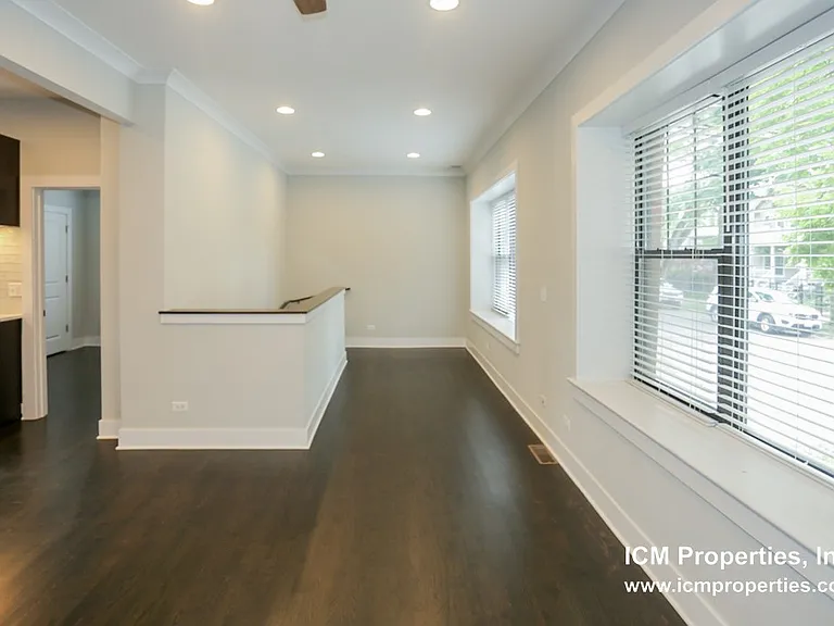 1942 W Nelson St #11EE — Photo 6