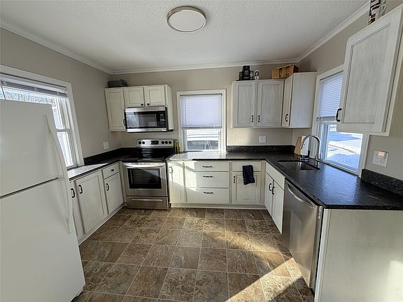 4th image of 1704 Merle Hay Rd