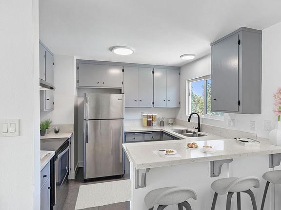 5th image of 1867 Temple Ave APT 32