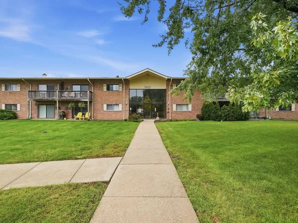 7410 Brookdale Dr APT 214, Darien, IL 60561