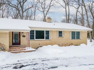 2747 Stoodleigh Dr, Rochester Hills, MI 48309