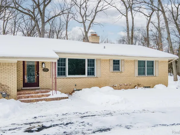 2747 Stoodleigh Dr, Rochester Hills, MI 48309