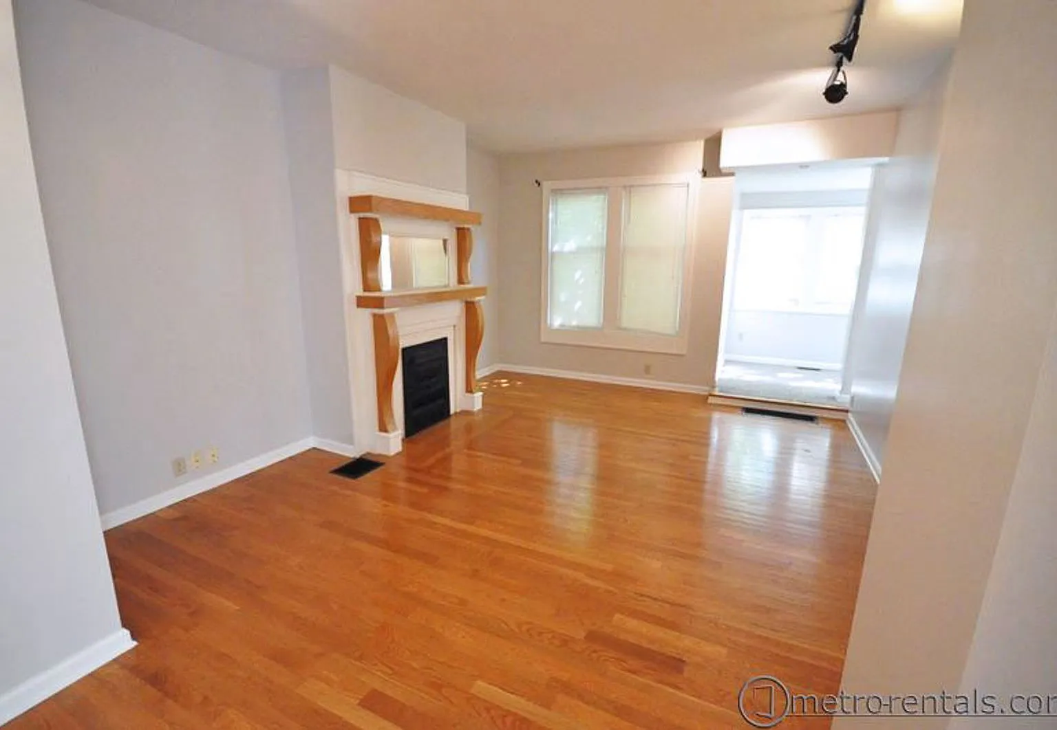 2 bed, 1.0 bath, 1100 sqft, $1,625 — Photo 3