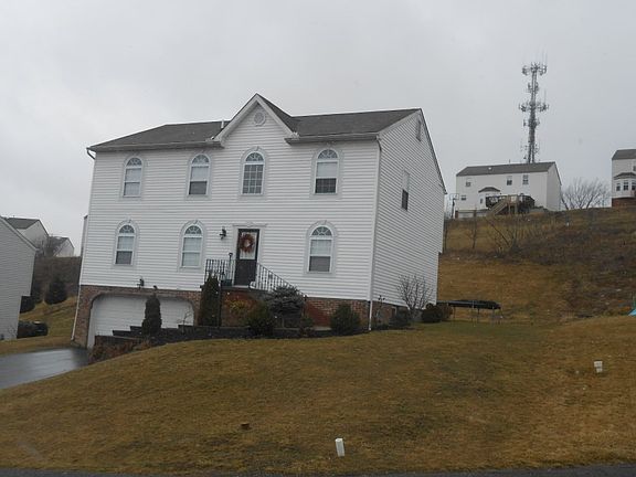 2nd image of 627 Turnberry Ln