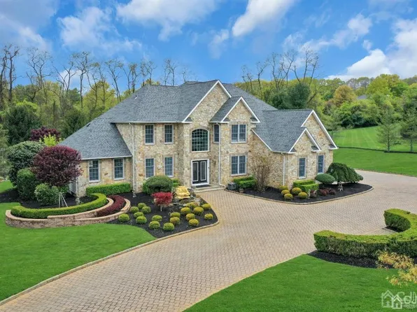 6 Castlehill Dr, Marlboro, NJ 07746