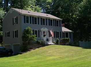 27 Oak Ridge Rd, Sandown, NH 03873