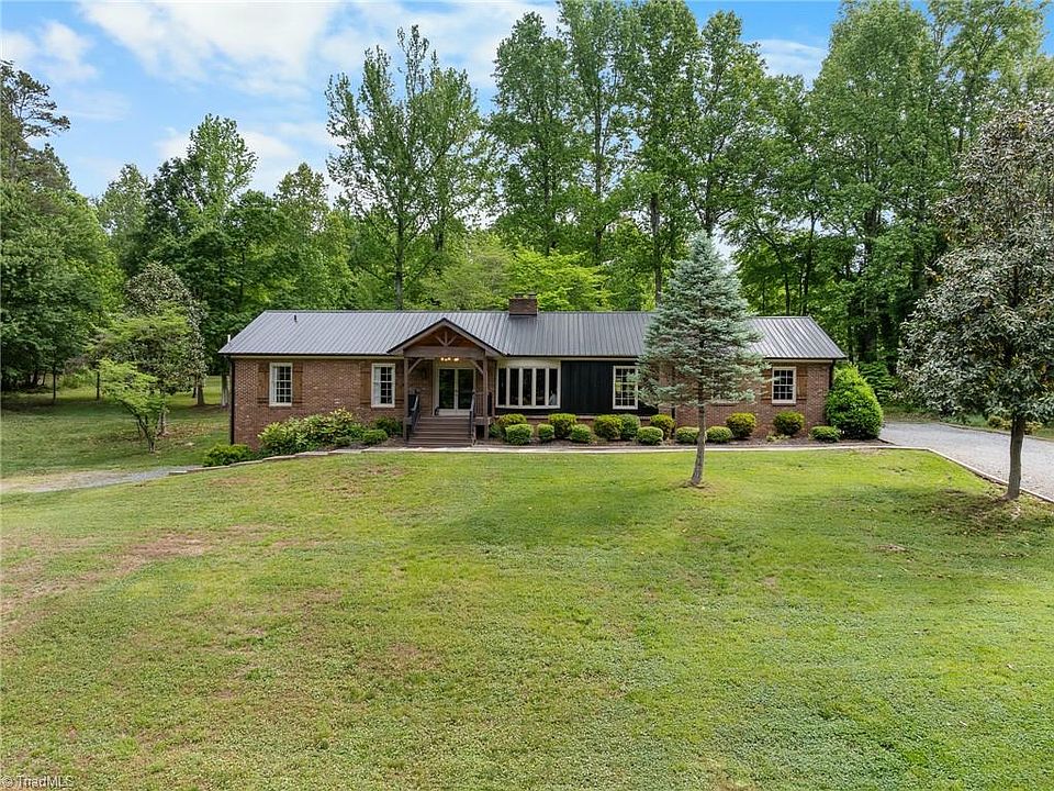 1st image of 140 Twin Brook Dr