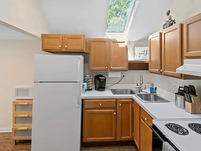 225 W Park Ave — Photo 6