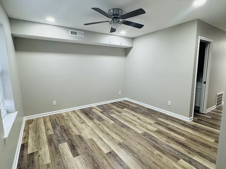 120 E Harrison St — Photo 12