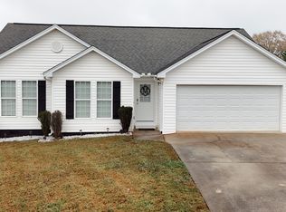 44 Quail Knoll Ln, Cleveland, GA 30528