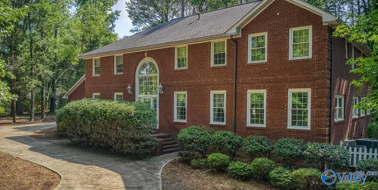 4 bed, 5.5 bath, 4865 sqft, $4,000 — Photo 2