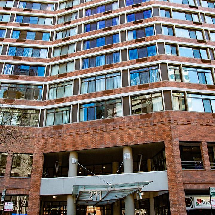 1st image of 211 E Ohio St APT 1616