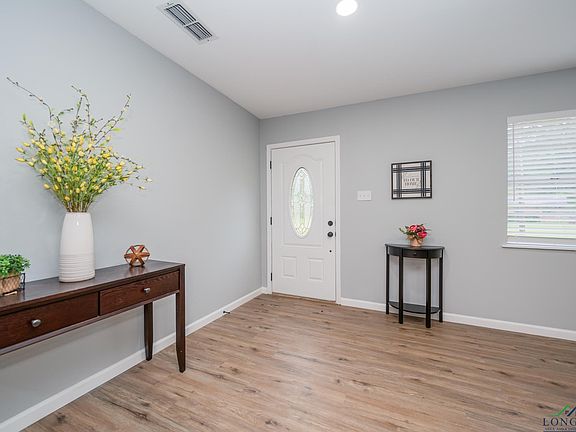 3rd image of 203 Shamrock Dr