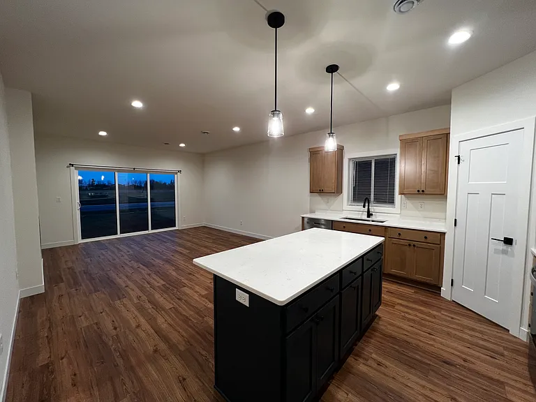 Living & Kitchen