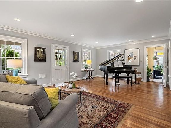 3rd image of 5517 Crestwood Dr