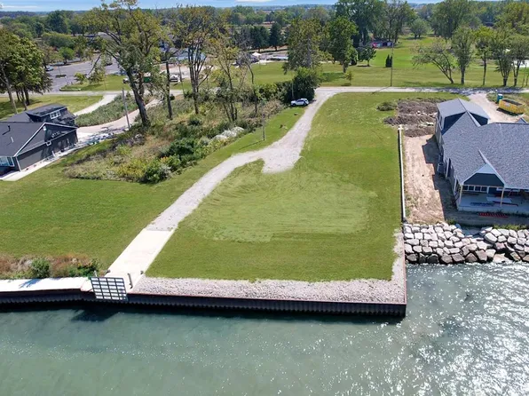 2525 E Sand Rd, Pt Clinton, OH 43452