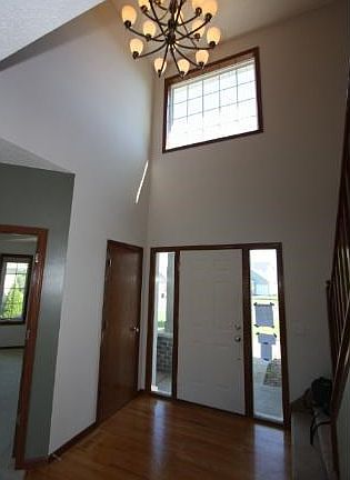 Walk in to the big and Bbight entryway.