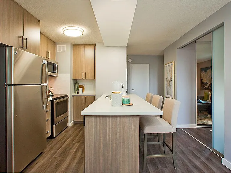 2575 Danforth Ave — Photo 5