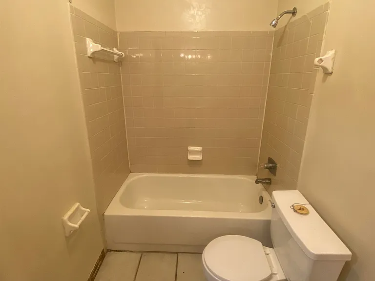 1102 Green Tree Ct #F — Photo 9