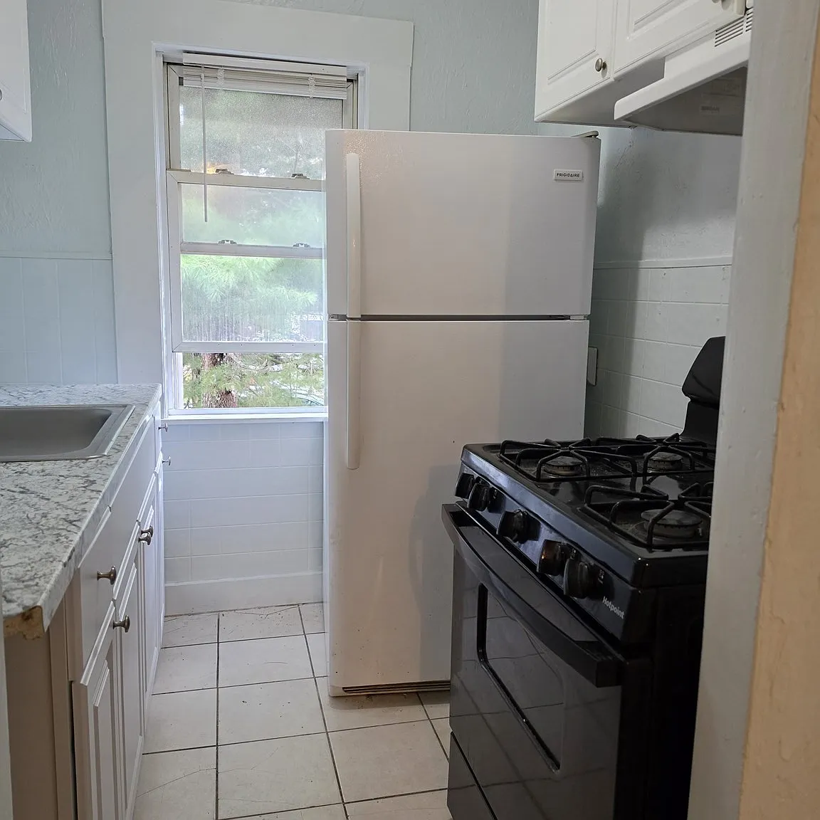 2 bed, 1.0 bath, 950 sqft, $2,300 — Photo 3