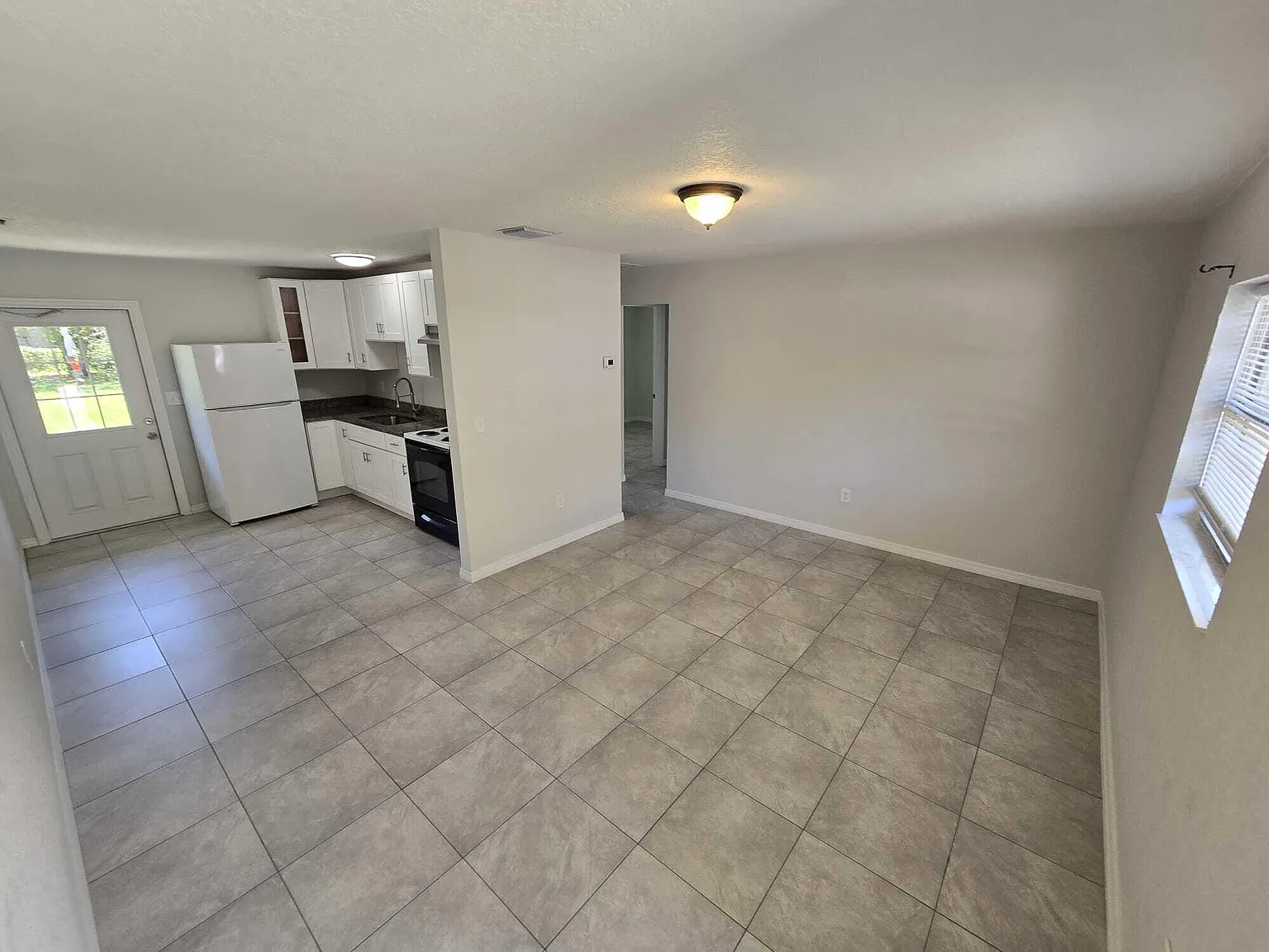 2 bed, 1.0 bath, 880 sqft, $1,500 — Photo 2