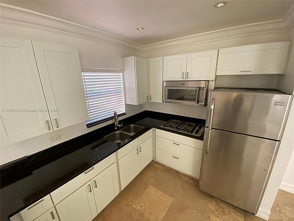 5th image of 905 SE 2nd Ct #Re