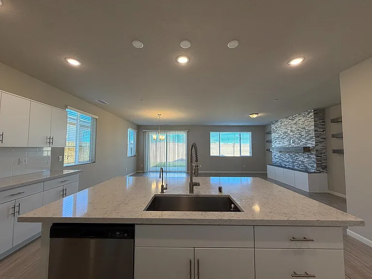 660 Atlantica Dr S — Photo 5