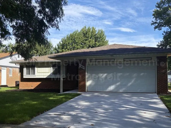 2651 Arrowhead Dr, Troy, MI 48083