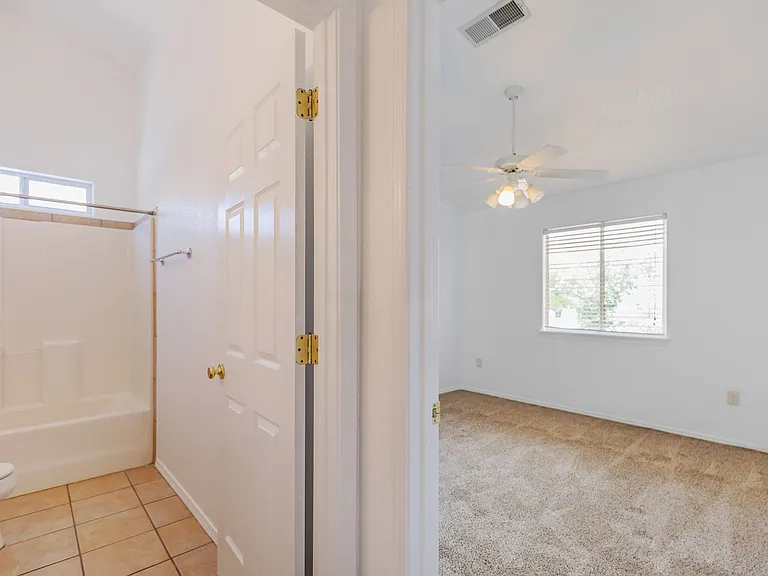 2400 Saguaro Loop — Photo 11