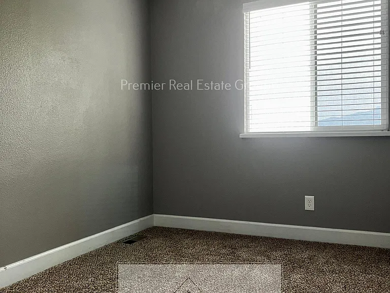 3466 Foxridge Dr — Photo 10