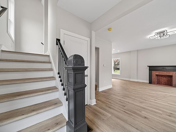 4th image of 729 W 9th St