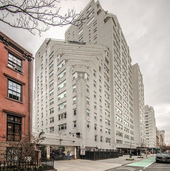 1st image of 101 W 12th St APT 16N