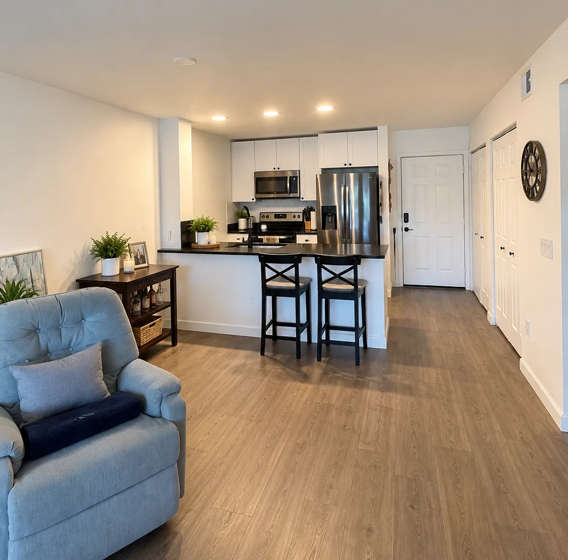 2 bed, 972 sqft, $2,200 — Photo 2