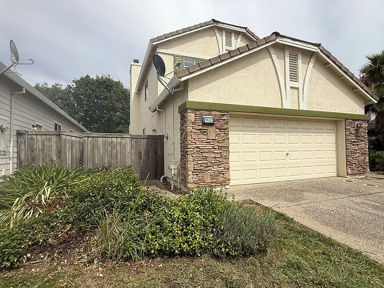 9633 McKenna Dr — Photo 2