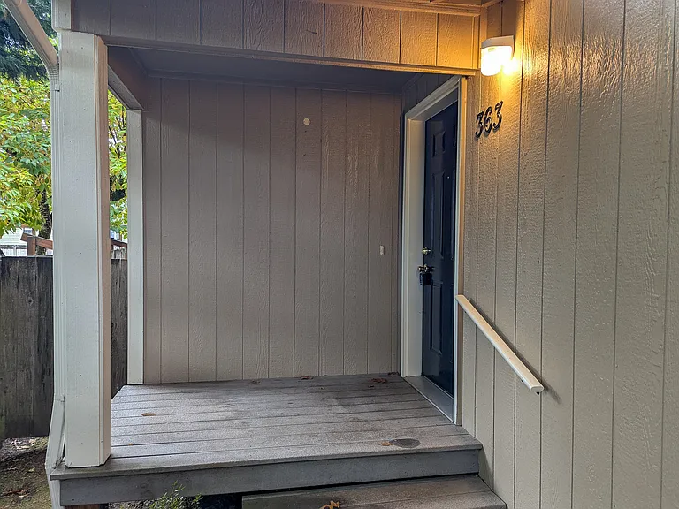363 21st St SE — Photo 2