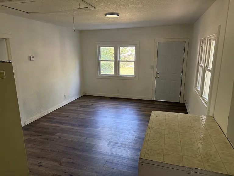 540 S Ellis Ave — Photo 8