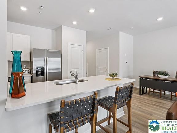 3rd image of 1138 Martin Rd