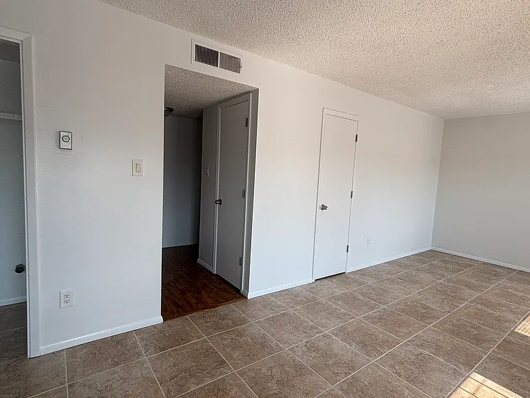 9021 Candelaria Rd NE #A — Photo 8